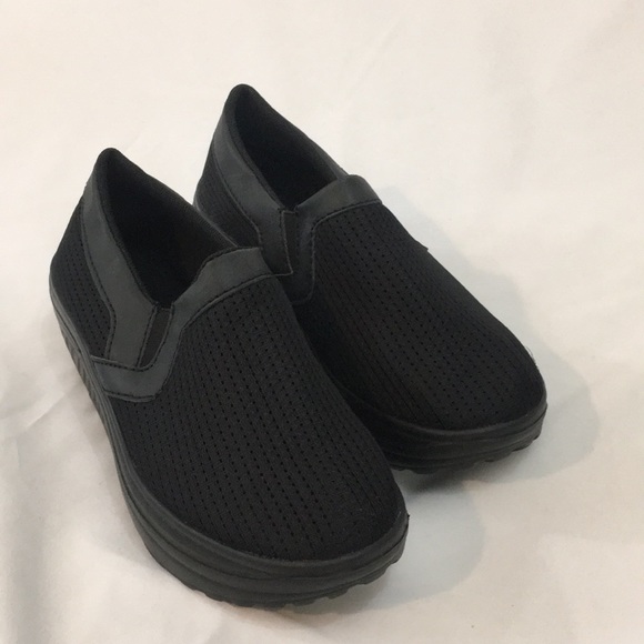 Solid black slip on sneaker, size 8 - Picture 2 of 6
